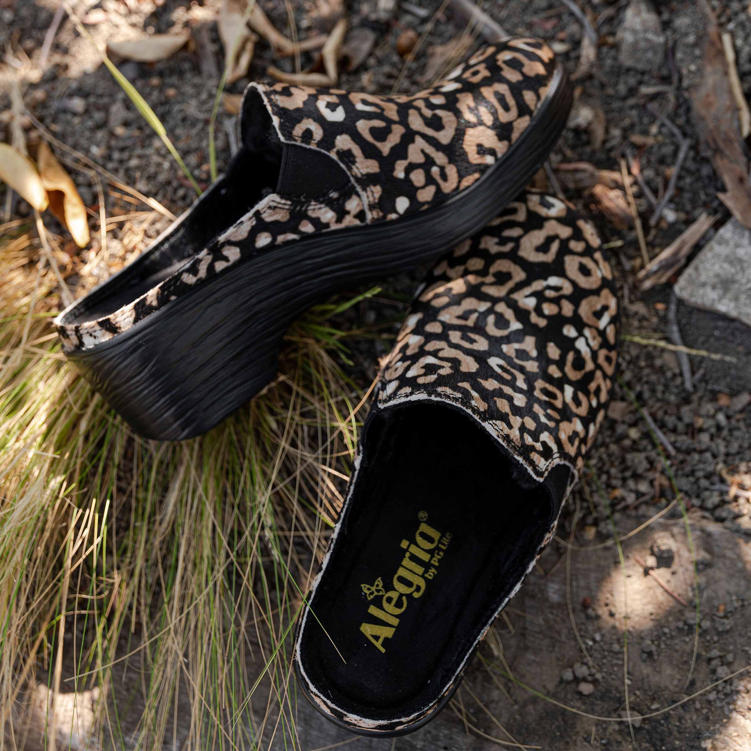 Sereniti Luxe Tundra Clog - Image 2
